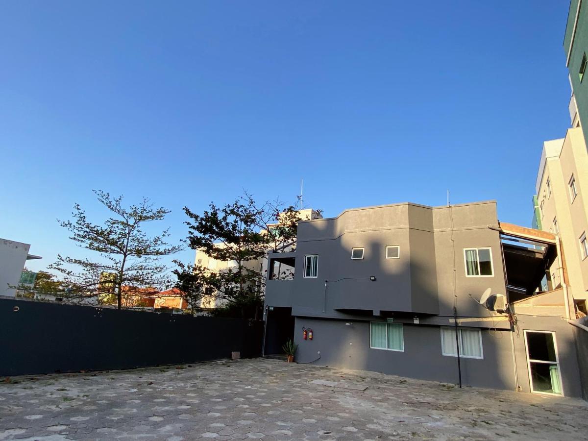Residencial Melfi 3 Ap.8 Fundos * Bombinhas